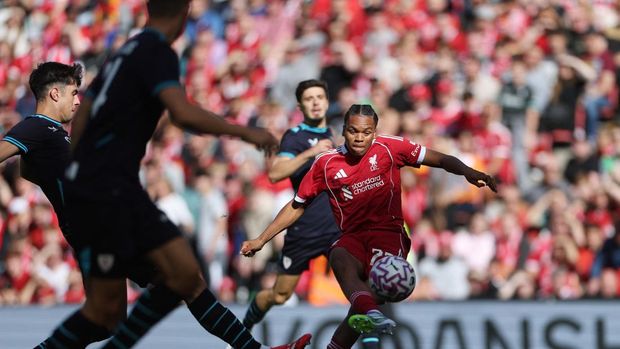 Soccer Football - Friendly - Liverpool v Athletic Bilbao - Anfield, Liverpool, Britain - August 4, 2025 Liverpool's Rio Ngumoha scores their first goal Action Images via Reuters/Lee Smith