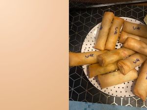 Duh! Pembeli Curiga Lumpia Pesanannya Ditulisi Pakai Spidol Duh! Pembeli Curiga Lumpia Pesanannya Ditulisi Pakai Spidol