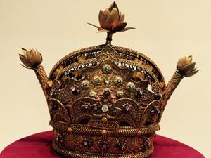 Sejarah! Mahkota-Pedang Sultan Syarif Kasim II Mejeng di Kenduri Melayu Serumpun