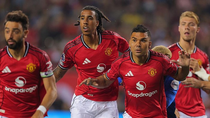 CHICAGO, IL - JULY 30: Leny Yoro #15 of Manchester United and Casemiro #18 of Manchester United during the Premier League Summer Series match against Bournemouth on July 30, 2025 at Soldier Field in Chicago, Illinois. (Photo by Melissa Tamez/Icon Sportswire via Getty Images)