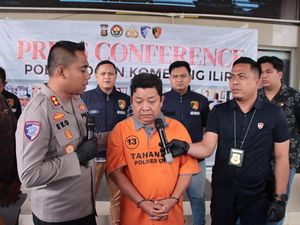 Mantan Kades di OKI Ditangkap Polisi Usai Korupsi Dana Desa Rp 1 Miliar Mantan Kades di OKI Ditangkap Polisi Usai Korupsi Dana Desa Rp 1 Miliar