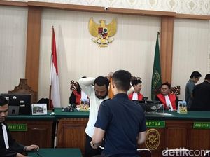Tikam Parwata hingga Tewas-Miliki Sajam, Mas Pras Divonis 18 Tahun Bui Tikam Parwata hingga Tewas-Miliki Sajam, Mas Pras Divonis 18 Tahun Bui