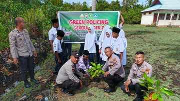 Siswa TK hingga SMA di Meranti Tanam Pohon Dukung Green Policing
