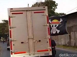 Bendera One Piece Mulai Bermunculan di Mataram Bendera One Piece Mulai Bermunculan di Mataram