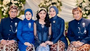 7 Foto Siraman Namira Adjani Putri Alya Rohali, Elegan Dengan Kebaya Navy