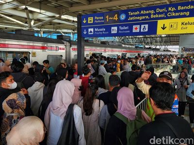 Suasana Manggarai Kembali Normal Usai Kereta Anjlok