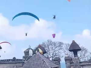 Viral Paralayang di Atas Pura Gunung Payung, Bupati Badung: Ternyata Jauh Viral Paralayang di Atas Pura Gunung Payung, Bupati Badung: Ternyata Jauh