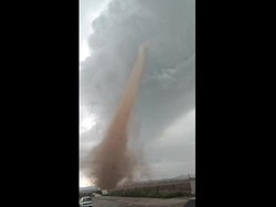 Video: Besarnya Tornado yang Menerjang Mongolia Dalam di Tiongkok