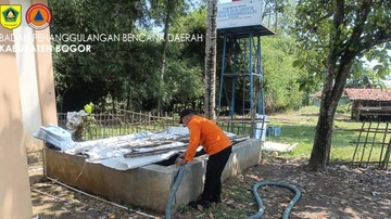 Cara Atasi Kekeringan Jonggol: BPBD Suplai Air!  Kekeringan Jonggol: Analisis Dampak & Solusi Cepat BPBD