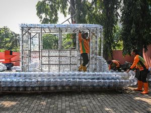 Bukan Perahu Biasa, Ini Armada dari Limbah Botol Plastik Bukan Perahu Biasa, Ini Armada dari Limbah Botol Plastik