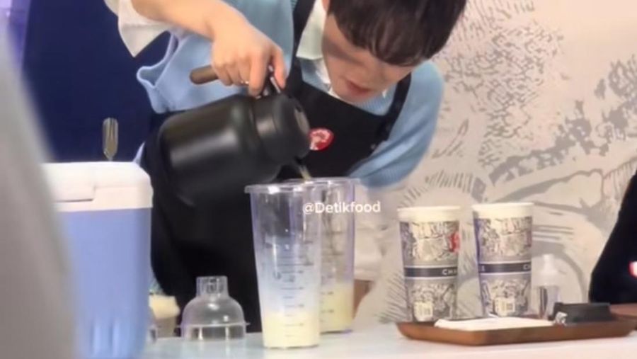 Video: Chenle NCT Dream ke Indonesia, Pamer Aksi Racik Jasmine Milk Tea!
