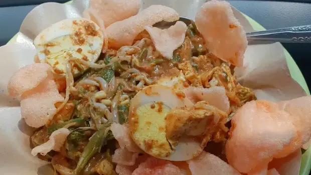 Gado-gado Kartanegara yang legendaris juga terkenal enak dan favorit banyak tokoh.