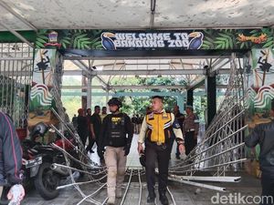 Gerbang Lobi Pintu Masuk Bandung Zoo Dijebol Massa! Gerbang Lobi Pintu Masuk Bandung Zoo Dijebol Massa!