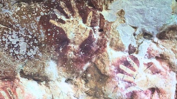 Lukisan Telapak Tangan Nenek Moyang Dayak Lebo, Peradaban 10.000 Tahun Lalu