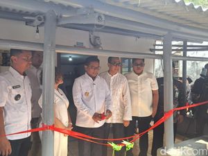 Gubernur Banten Serahkan Hasil Renovasi Rumah Tak Layak Huni di Tangerang Gubernur Banten Serahkan Hasil Renovasi Rumah Tak Layak Huni di Tangerang