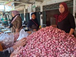 Jelang Idul Adha, Harga Cabai Merah dan Bawang Merah Meroket