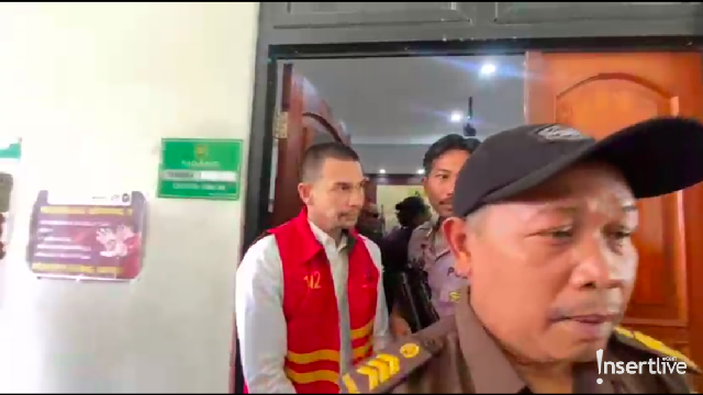 Berita Viral Selebriti dari InsertLive : Jalani Sidang Perdana Kasus Obat Keras, Jonathan Frizzy Tak Bantah Dakwaan JPU