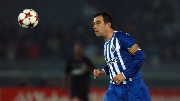  Jorge Costa of Porto in action during the Toyota Cup match between Porto and Once Caldas at the International Stadium Yokohama on December 12, 2004 in Yokohama, Kanagawa, Japan. (Photo by Etsuo Hara/Getty Images)