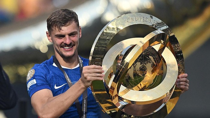 EAST RUTHERFORD, NEW JERSEY - JULY 13: Kiernan Dewsbury-Hall of Chelsea celebrates at the end of the match of  the FIFA Club World Cup 2025 final match between Chelsea FC and Paris Saint-Germain at MetLife Stadium on July 13, 2025 in East Rutherford, New Jersey. (Photo by Image Photo Agency/Getty Images)