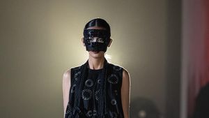 Foto: Busana Serba Hitam Hitam Sha Black Karya Oscar Lawalata di JF3 2025