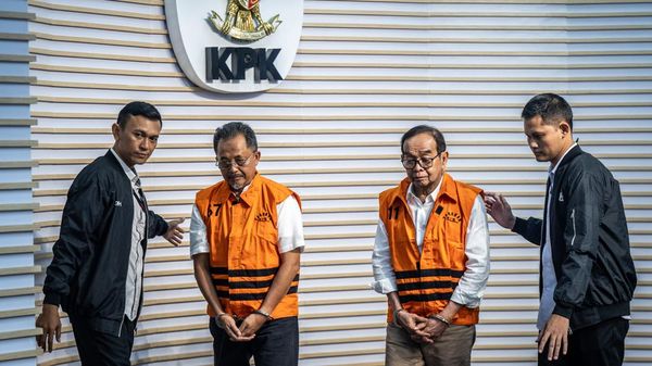 Potret Dua Tersangka Korupsi Tol Trans Sumatera Ditahan KPK