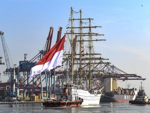 KRI Bima Suci Berlayar, Taruna AAL dan Cadet ASEAN Siap Jelajahi Samudra