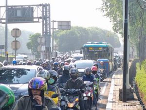 Pantesan Jalan TB Simatupang Makin Macet, Ternyata Ini Biangnya Pantesan Jalan TB Simatupang Makin Macet, Ternyata Ini Biangnya