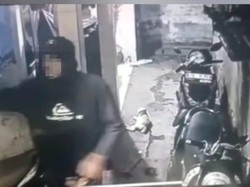 Sempat Buron, Maling Motor di Jakpus Tak Berkutik Saat Ditangkap Polisi
