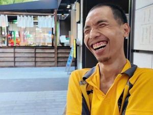Gigih! Disabilitas Pengantar Makanan Ini Jalan Kaki hingga 300 Kilometer Gigih! Disabilitas Pengantar Makanan Ini Jalan Kaki hingga 300 Kilometer