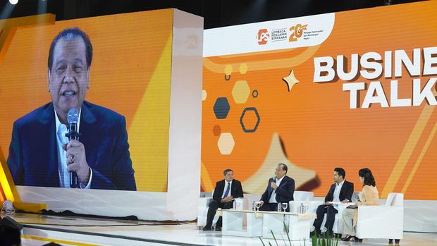 Pendiri CT Corp Chairul Tanjung dan Wakil Gubernur Jawa Timur, Emil Dardak di acara LPS Financial Festival 2025