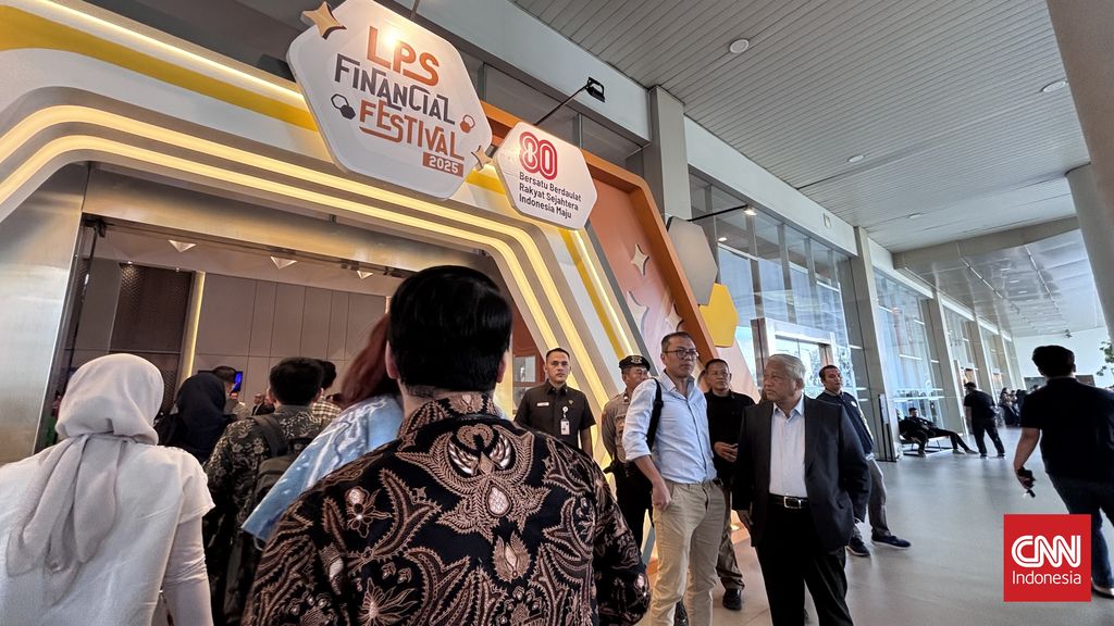 Sejumlah peserta mulai tiba di LPS Financial Festival 2025. Suasana di Dyandra Convention Center, Surabaya, Jawa Timur pun ramai, Rabu (6/8) pagi.
