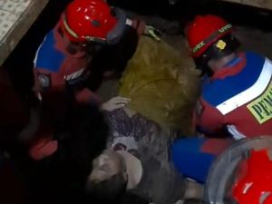 Lansia Terperosok ke Septic Tank di Jaktim, Evakuasi Makan Waktu 2 Jam