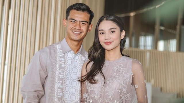 Berita Viral Selebriti dari InsertLive : Selain Kode Cerai, Isi Chat Azizah Salsha soal Agama Buat Ibunda Menangis Disorot