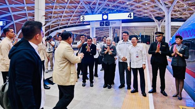Presiden Prabowo Subianto bertolak ke Provinsi Jawa Barat menggunakan Kereta Cepat Whoosh untuk menghadiri sejumlah agenda besok. (Laily Rachev - Biro Pers Setpres)