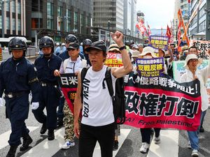 Ribuan Warga Jepang Turun ke Jalan Peringati 80 Tahun Bom Hiroshima