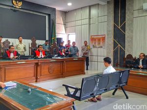 Pengajar yang Habisi Santri di Ibun Bandung Dituntut 15 Tahun Penjara Pengajar yang Habisi Santri di Ibun Bandung Dituntut 15 Tahun Penjara