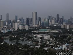 Dalih Ekonomi Tumbuh 5,12% Kala Gelombang PHK di Mana-mana