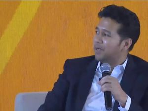 Wagub Jatim Minta Anak Muda Pandai Atur Keuangan & Jangan FOMO Wagub Jatim Minta Anak Muda Pandai Atur Keuangan & Jangan FOMO