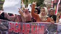 Warga Demo di DPRD Makassar Tolak Pembangunan PLTSa di Tamalanrea