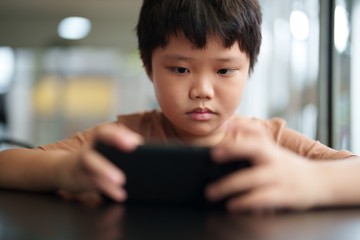 Meta vs Australia: Larangan Medsos Anak Diperdebatkan