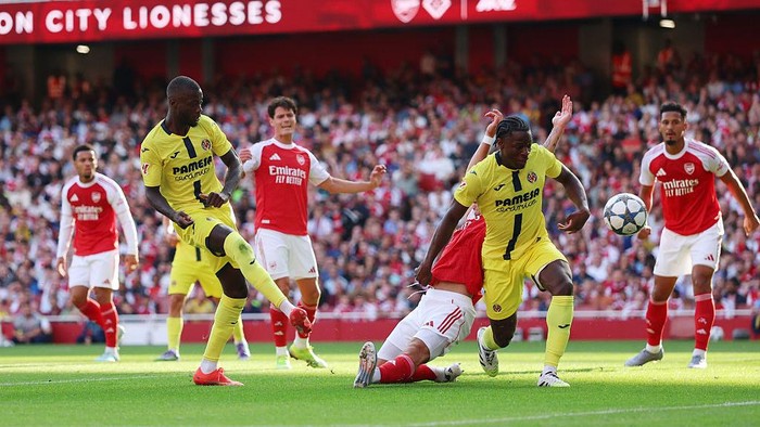 LONDON, ENGLAND - AUGUST 06: Nicolas Pepe of Villarreal CF scores his teams first goal during the pre-season friendly match between Arsenal and Villarreal at Emirates Stadium on August 06, 2025 in London, England. (Photo by Eddie Keogh/Getty Images)