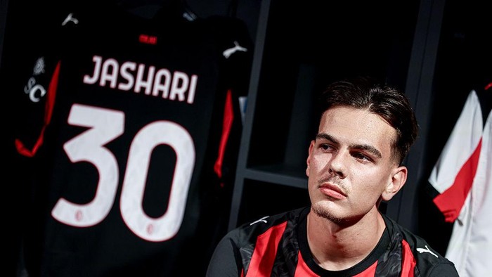 MILAN, ITALY - AUGUST 06: New AC Milan player Ardon Jashari is seen during his first photoshoot with the club at Casa Milan on August 06, 2025 in Milan, Italy. (Photo by Giuseppe Cottini/AC Milan via Getty Images)