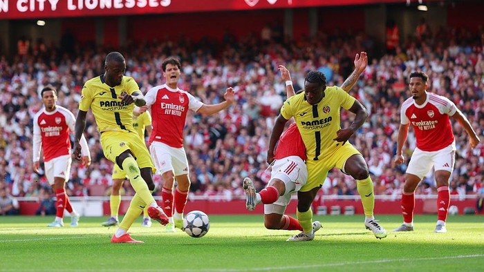 LONDON, ENGLAND - AUGUST 06: Nicolas Pepe of Villarreal CF scores his team's first goal during the pre-season friendly match between Arsenal and Villarreal at Emirates Stadium on August 06, 2025 in London, England. (Photo by Eddie Keogh/Getty Images)