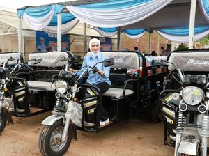 Putri Zulhas Salurkan 12 Motor Sampah dan Ratusan Alat Lingkungan di Lampung Putri Zulhas Salurkan 12 Motor Sampah dan Ratusan Alat Lingkungan di Lampung