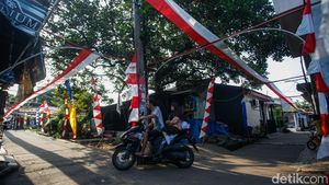 Kain Merah Putih Membentang 1 Km di Gang Sempit Bekasi