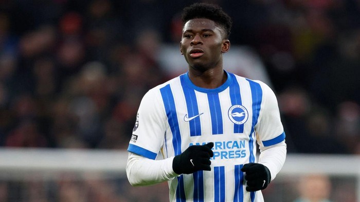 MANCHESTER, ENGLAND - JANUARY 19: Carlos Baleba of Brighton and Hove Albion running during the Premier League match between Manchester United FC and Brighton & Hove Albion FC at Old Trafford on January 19, 2025 in Manchester, England. (Photo by Richard Sellers/Sportsphoto/Allstar via Getty Images)