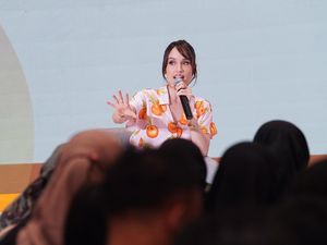 Video: Pengalaman Haru Cinta Laura saat Kunjungi Asmat Papua