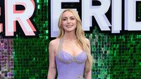 Foto: Deretan Clutch Unik Lindsay Lohan Bertema Freaky Friday di Karpet Merah