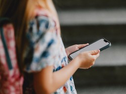 Menteri Pendidikan di Negara Ini Larang Anak Sekolah Pakai HP, Termasuk Guru