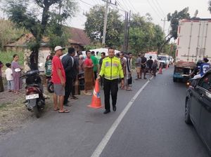 Nahas! Petani Tewas Terlindas Truk Trailer di Pantura Rembang Nahas! Petani Tewas Terlindas Truk Trailer di Pantura Rembang